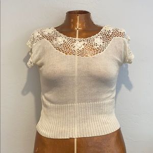 Vintage stretchy lace crop top